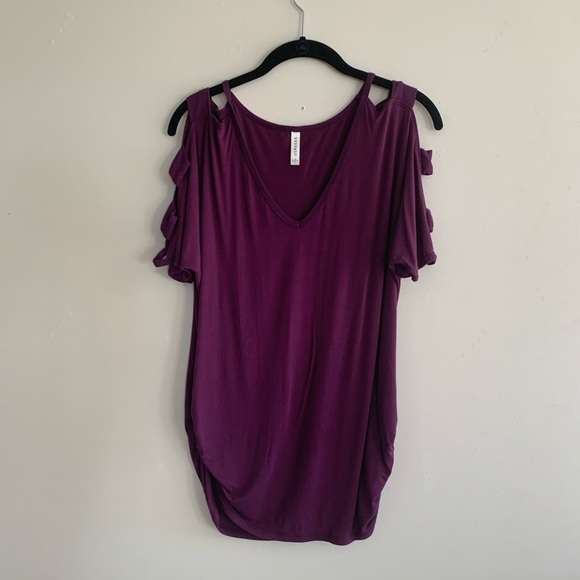 emerald cut out cold shoulder top - Picture 2 of 9